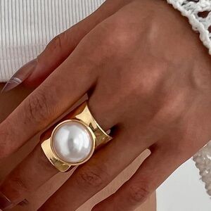 Sculptural Baroque Pearl Signet Ring